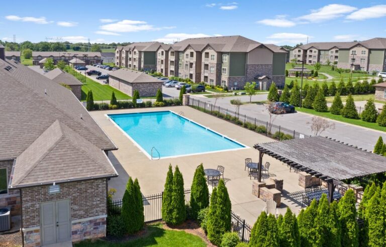 Addison-at-Rossview-Pool-1200x768