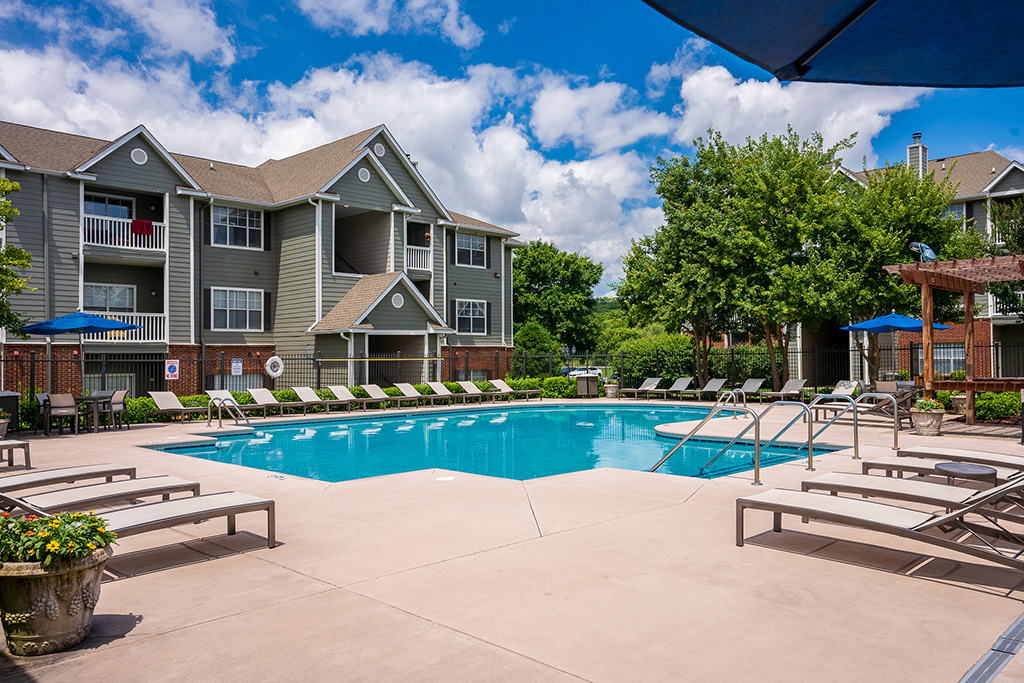 Photo of the pool at the Heritage Lake property in Knoxville Tennessee.