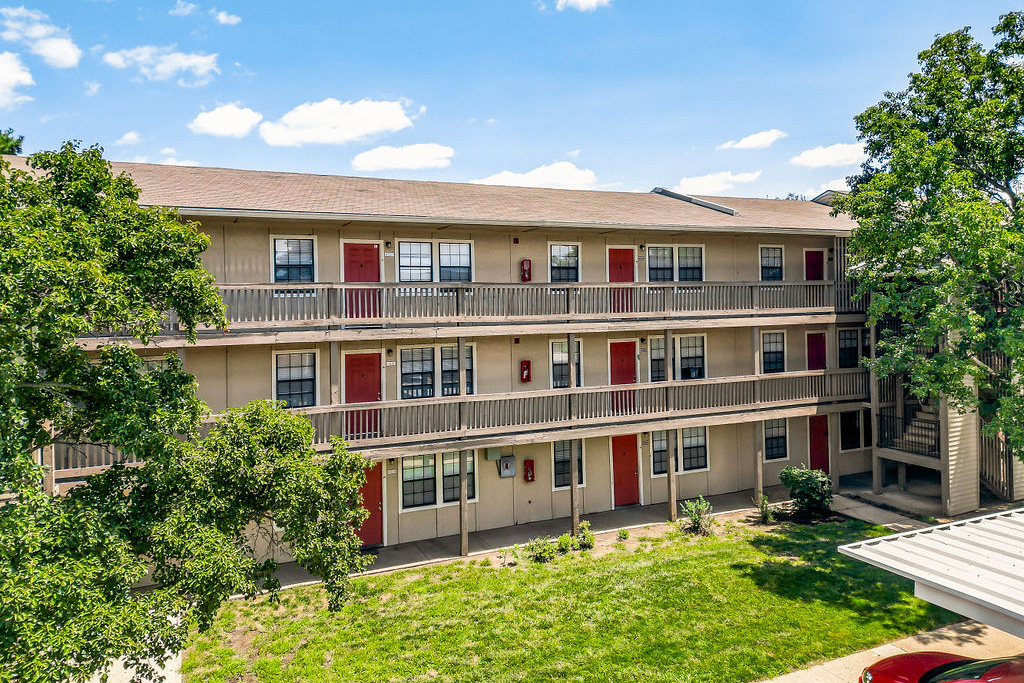 Photo of the Retreat of Shawnee property in Shawnee, Kansas.