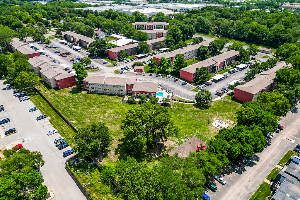 Aerial photo of the Retreat of Shawnee property in Shawnee, Kansas.